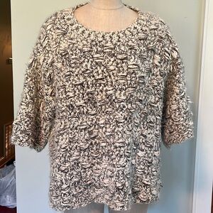 Umgee Oversized Womens SMALL short sleeve sweater. Soft chunky fuzzy gray white